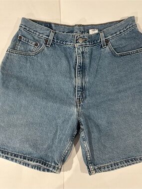 Vintage Levi’s Bermuda Shorts size 14 Light Wash 90’s Jorts Denim Jean Shorts